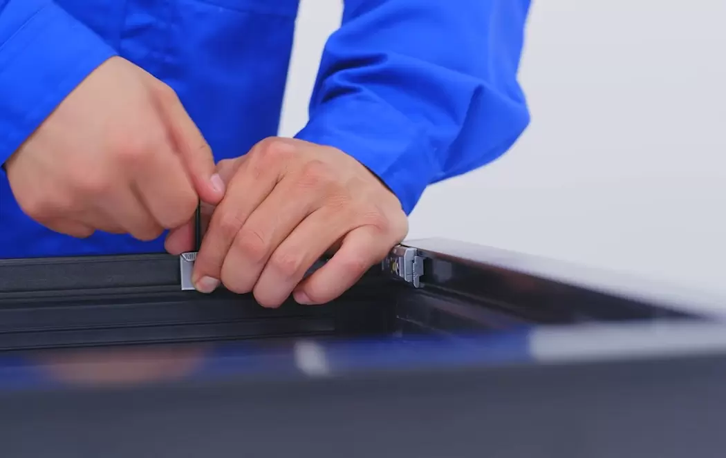 集韧玻纤聚氨酯复合材料门窗组装视频