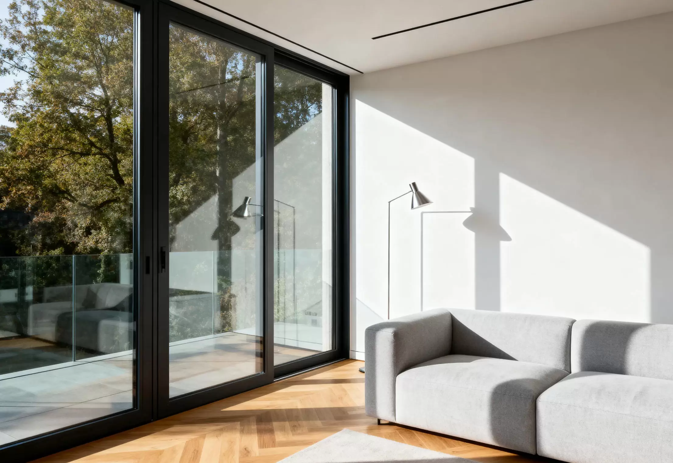 当门成为“空间美学与实用的平衡点”：GR145侧压平移门的「理想家」解法